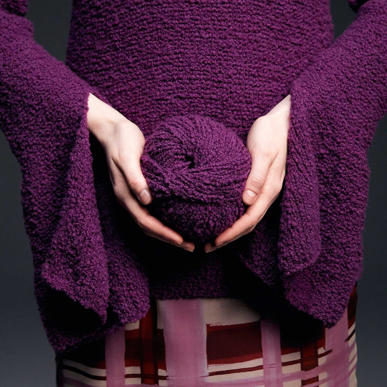 lila pullover und garn aus nera orsettini